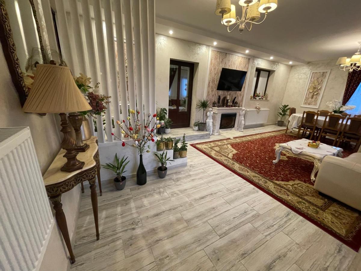 Maison d'hôtes Casa Cu Pitici à Vama  Extérieur photo
